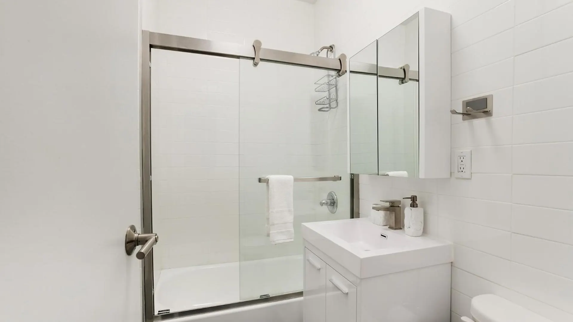 444-2E Modern 2Br Hell'S Kitchen Apartment New York