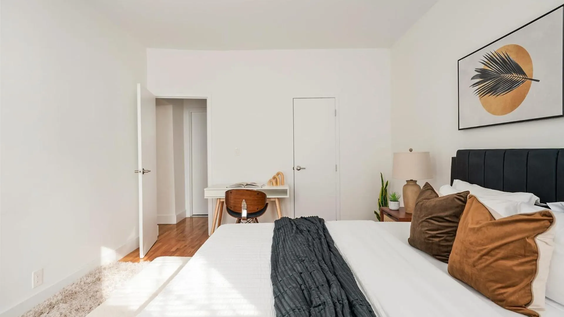 444-2E Modern 2Br Hell'S Kitchen Apartment New York United States
