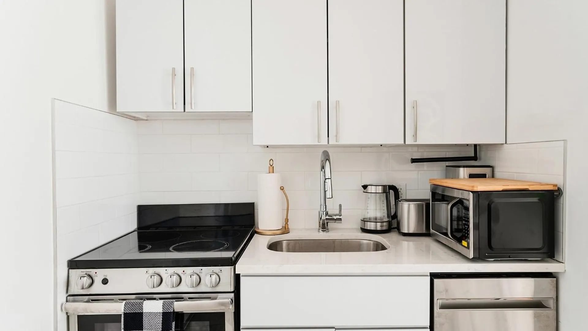 444-2E Modern 2Br Hell'S Kitchen Apartment New York